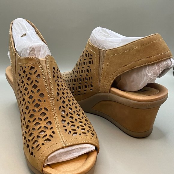 Earth Origins Shoes - Earth Origins Cascade Wedge Leather Peep Toe Sandals